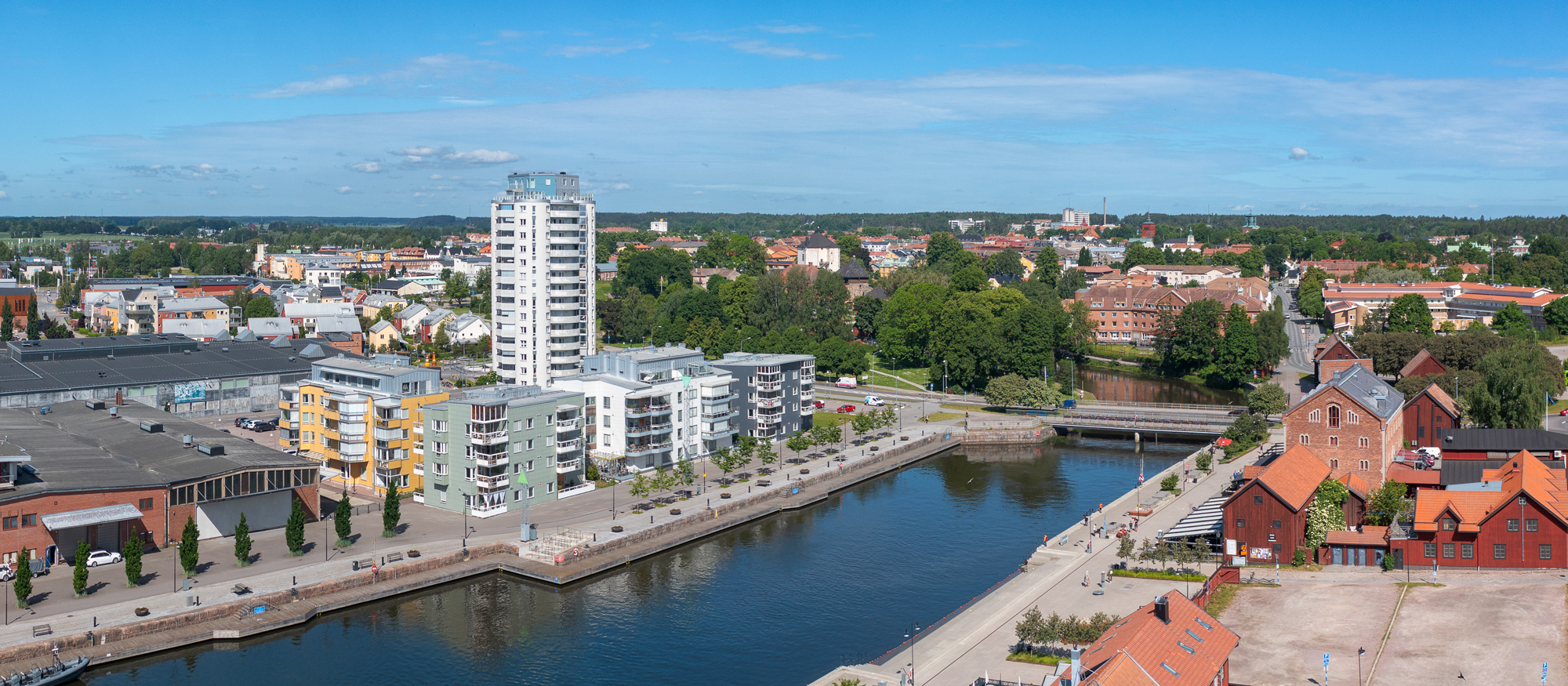 Vy över en stad vid havet